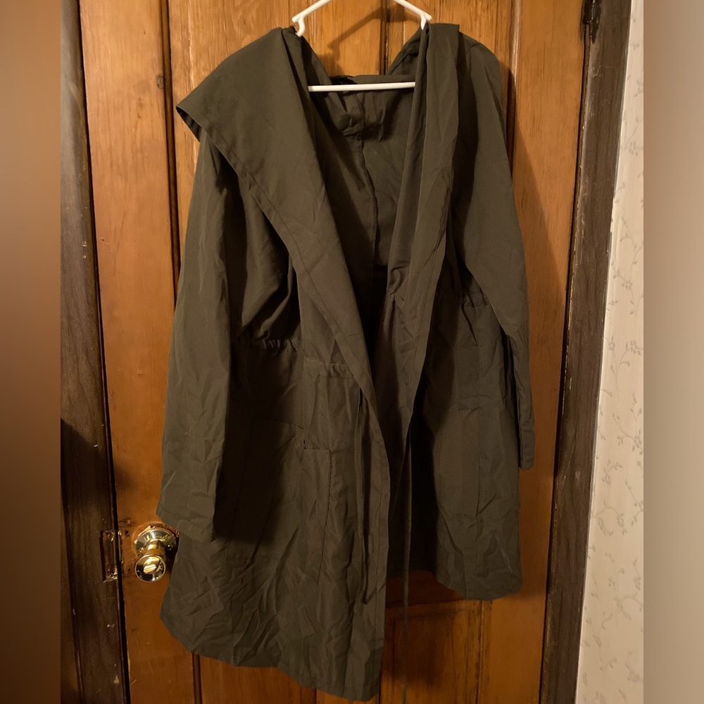 Very light, comfy, flowy jacket. Perfect to wear in spring summer or fall.